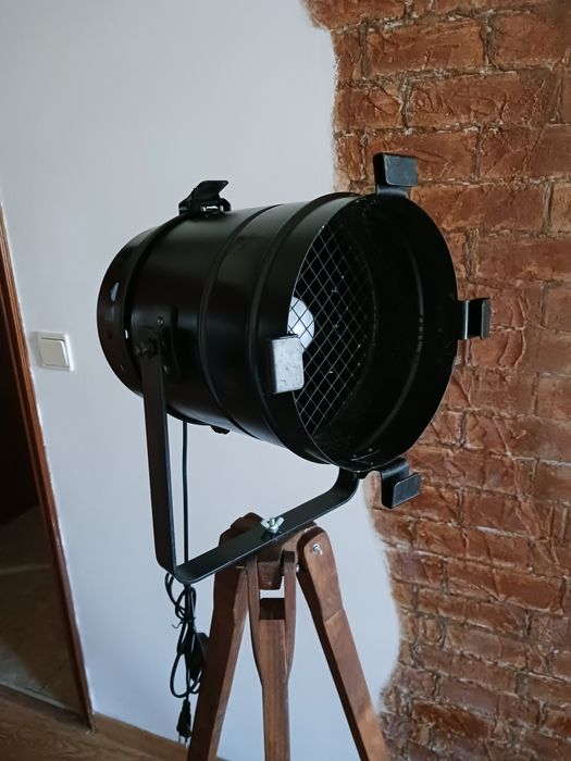 Candeeiro pé alto