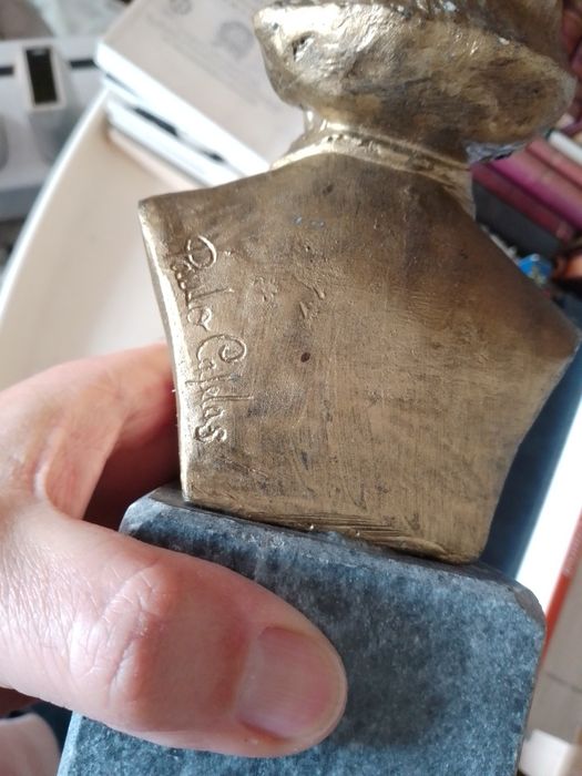 Quer bustos?Promoção:Vários em cerâmica e Barro antigo C/patina em bronze:Saramago, Sà Carneiro.e Eleanor Roosevelt Cada 30E-Contos DN/JN2E Desde 2E