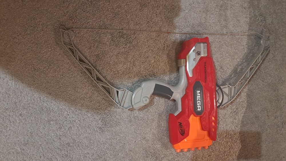 Łuk wyrzutnia Nerf firmy Hasbro