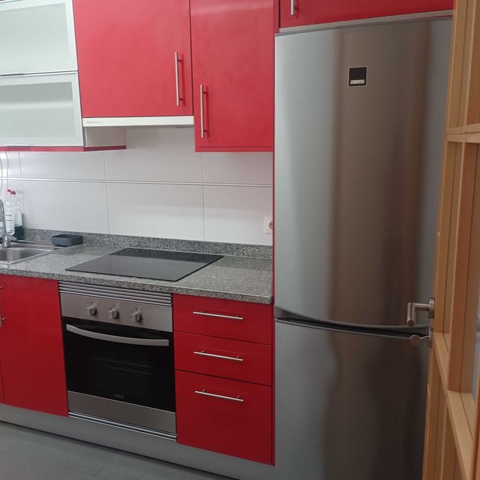 Apartamento T2 Mobilado com Piscina e Garagem em Condomínio