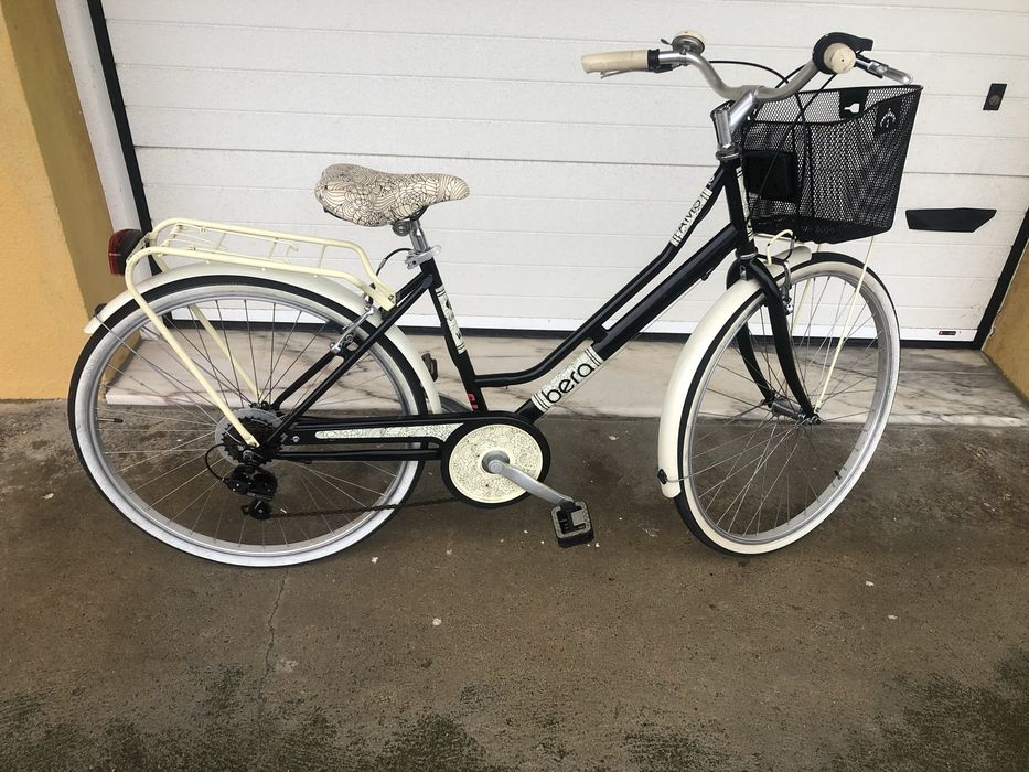 Bicicleta de senhora com cesto estado nova.
