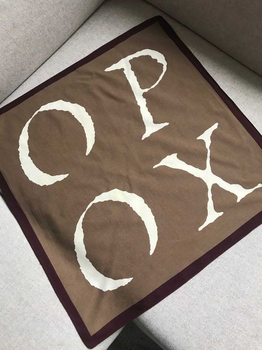 Bawełniana apaszka vintage łacińskie litery