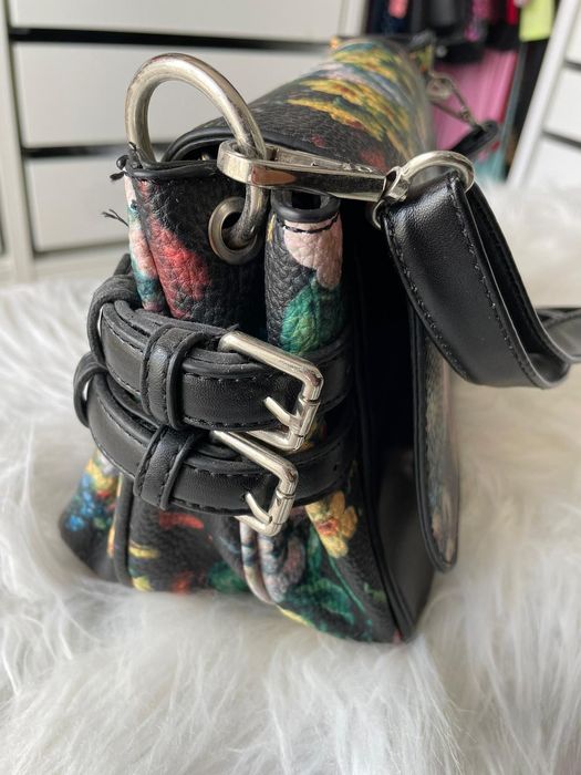 Mala tiracolo com padrão