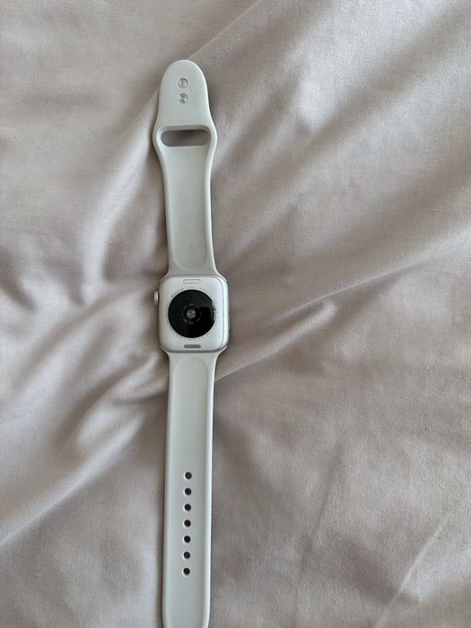 Zegarek apple bezowy piekny na każdą okazje