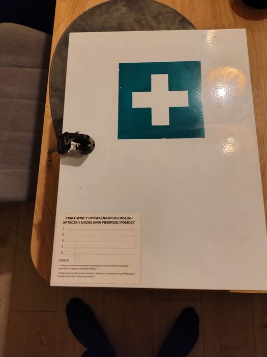 Apteczka ścienna metalowa BHP