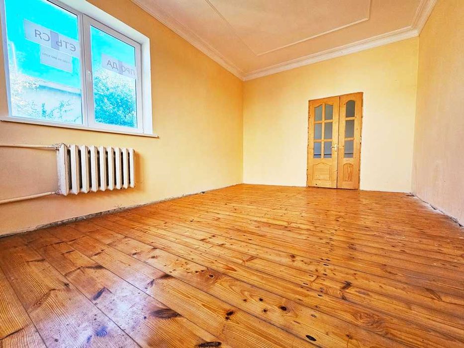 Продається добротний цегляний будинок з гаражем в м.Стрий...