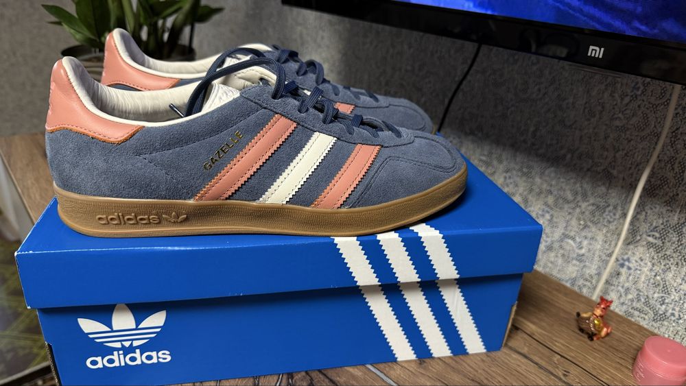 Продам оригінальні кросівки Adidas gazelle indoor