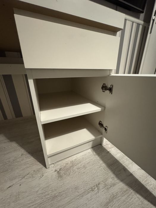 Biurko biale z ikea