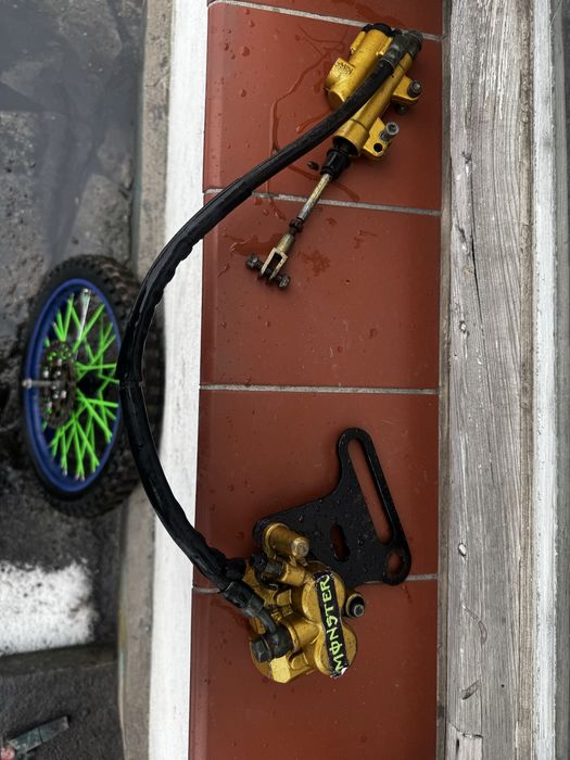 Zacisk hamulcowy do crossa