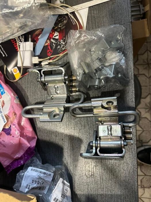 Петля, завіс дверей Volkswagen Caddy Touran 2003-2015р Оригінал Європа