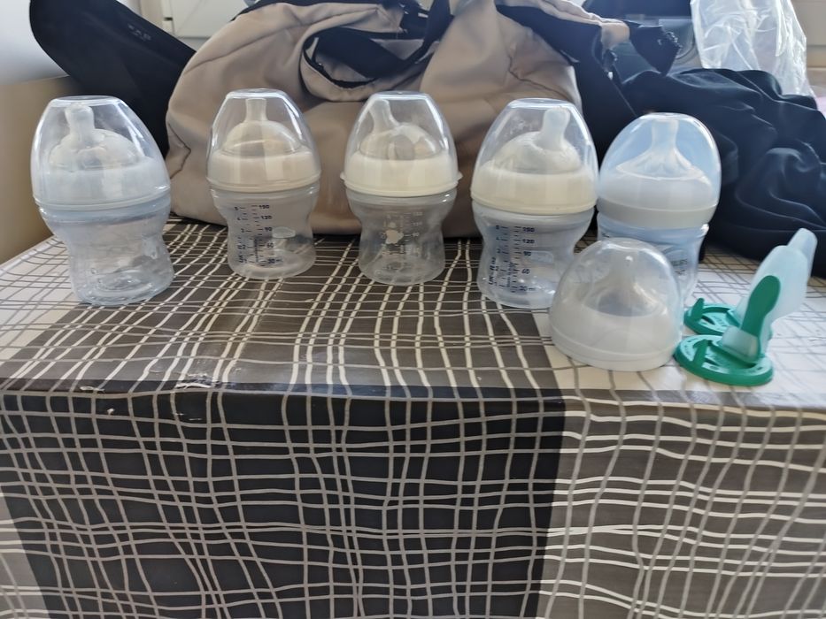 Bomba de leite elétrica Chico com 3 biberões natural feeling 0+