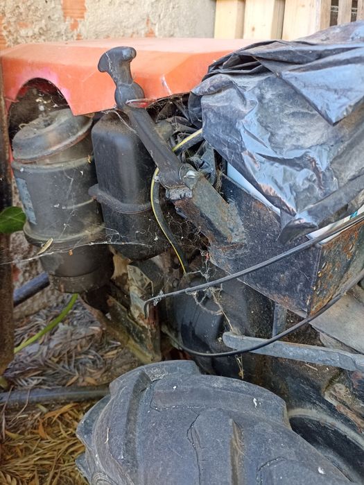 Moto cultivador com reboque