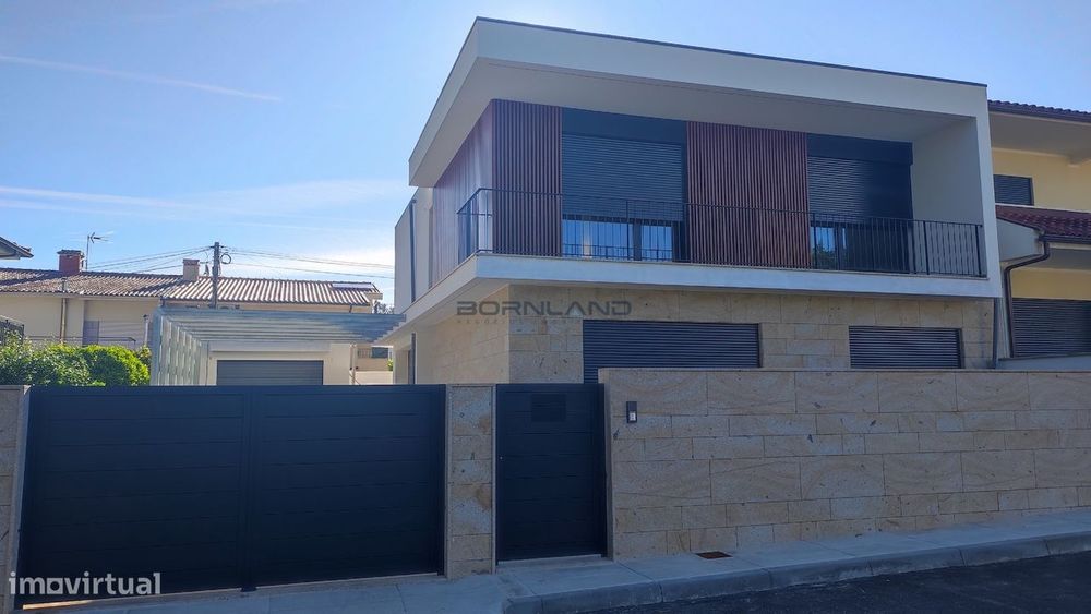 Moradia Geminada T4 - Pronta habitar