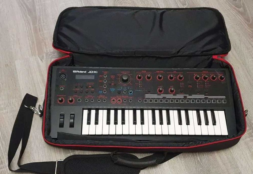 Roland JD-XI Synthesizer z futerałem – jak nowy