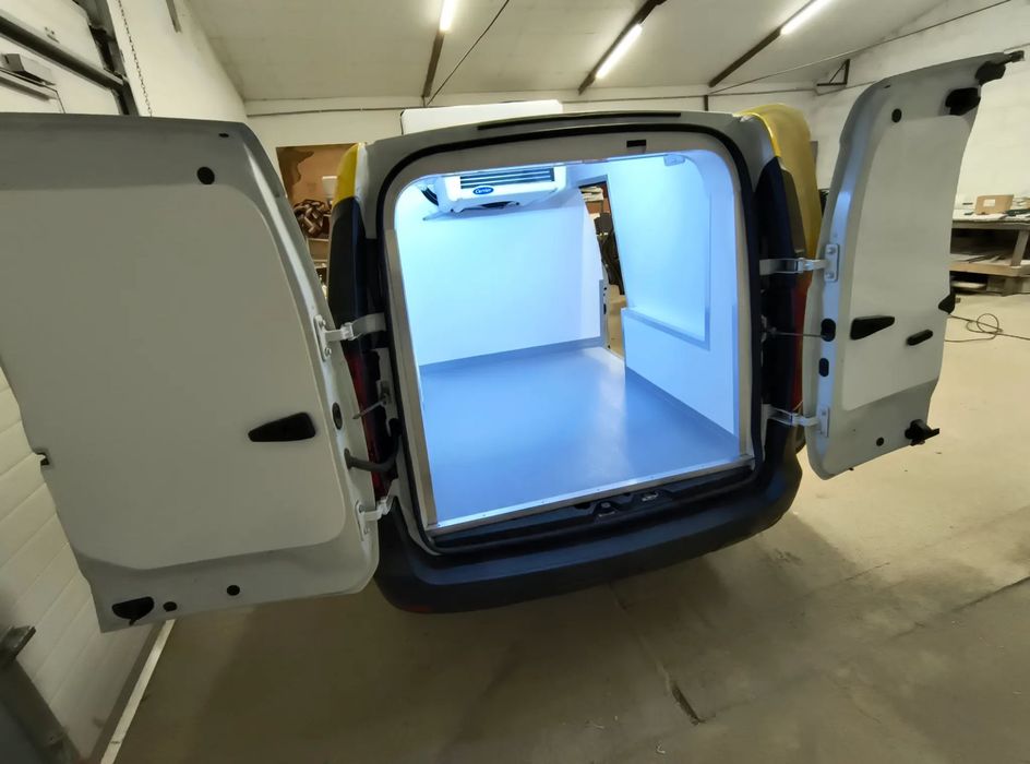 Zabudowa izotermiczna, chłodnicza Renault Expres chłodnia, agregat chłodniczy