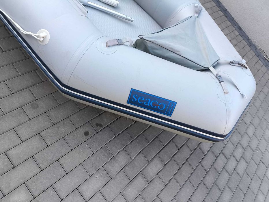 Ponton z silnikiem 4KM