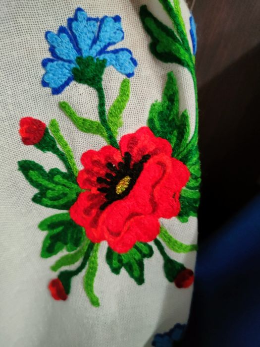 Продам вишитий костюм