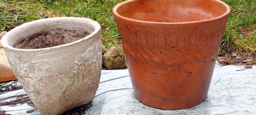 Stare donice z grubej terakoty vintage