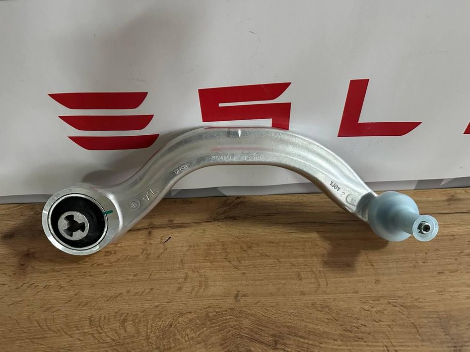 Tesla Model Y 2020 Важіль нижній передній правий задній Оригінал 1044359-00-A