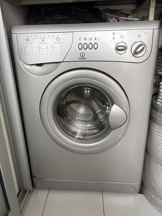 Máquina de lavar Indesit