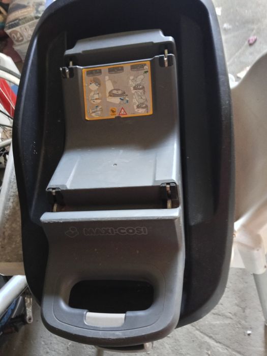 Baza  samochodowa Insofix do fotelika Maxi Cosi  Famili Fix