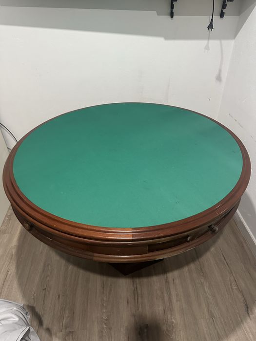 Mesa de Jogo com suporte de copos