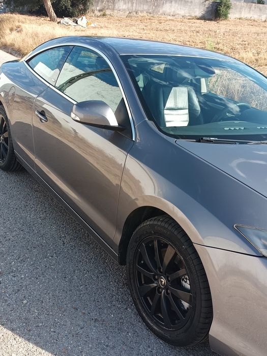 Renault Laguna Coupé – Elegância, conforto e exclusividade.