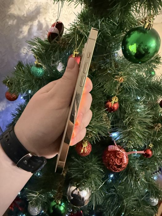 Продам айфон 12 про макс