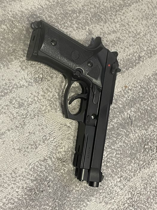 PISTOLA M92 GREEN GAS BLOWBACK AIRSOFT ( ENVIO GRATIS)