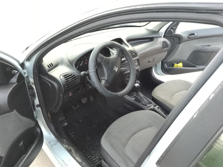 Продам Peugeot 206