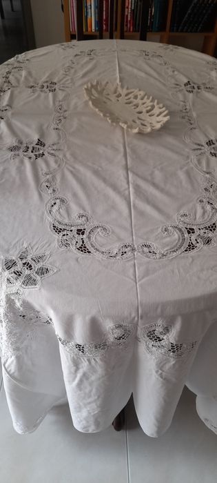 Toalha mesa bordada