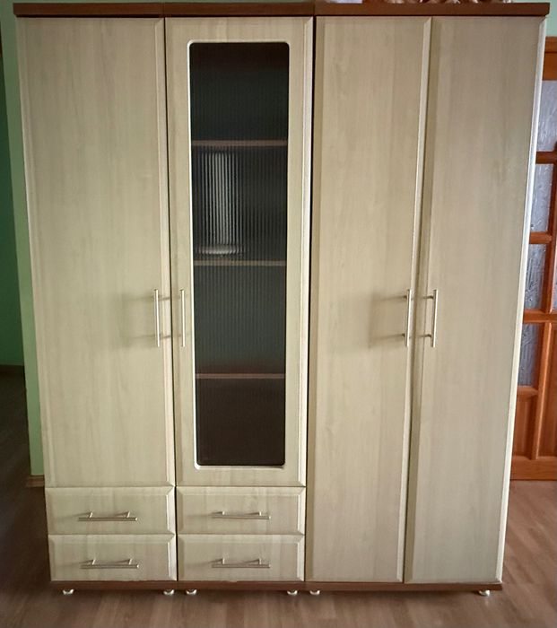 Набір меблів в спальню кімнату