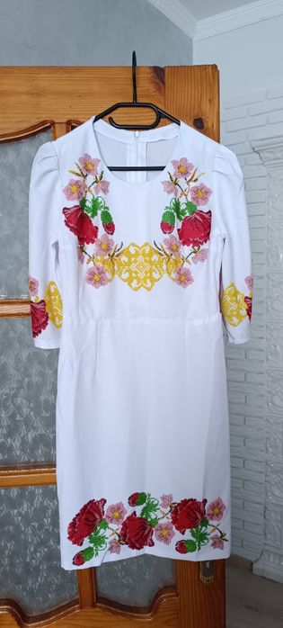 Сукня вишита бісером