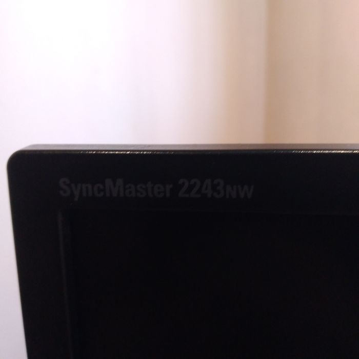 Монитор Samsung SyncMaster 2243nw
