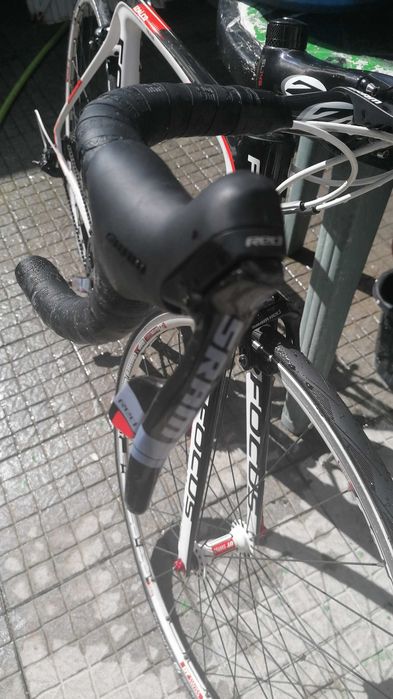 Bicicleta de estrada Focus Izalco