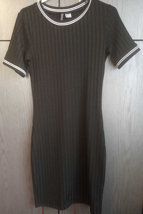 Sukienka czarna w prążki H&M  r.36
