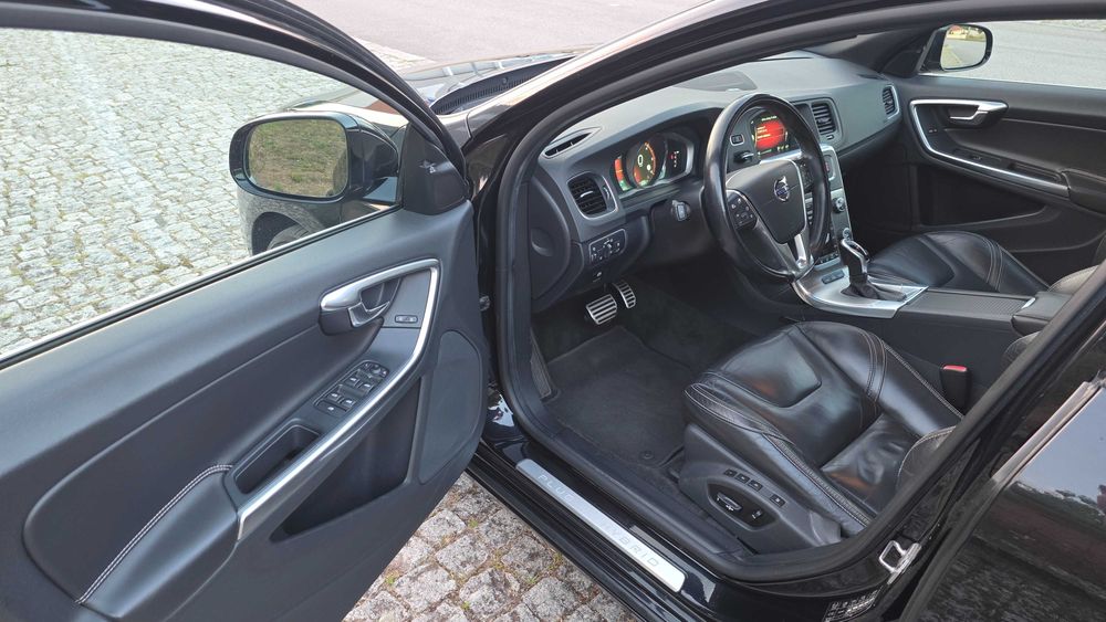 Volvo V60 D6 2.4 Plug-In Hybrid Summum – Full Extras – Estado Impecável