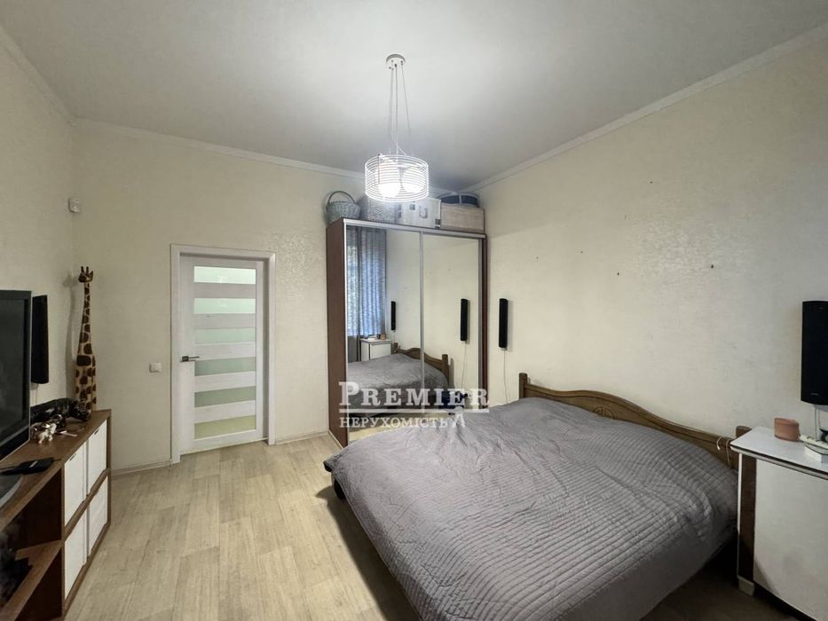 Сталинка! Кирпич! 2х ком. кв-ра 59 кв.м - 60000у.е!!