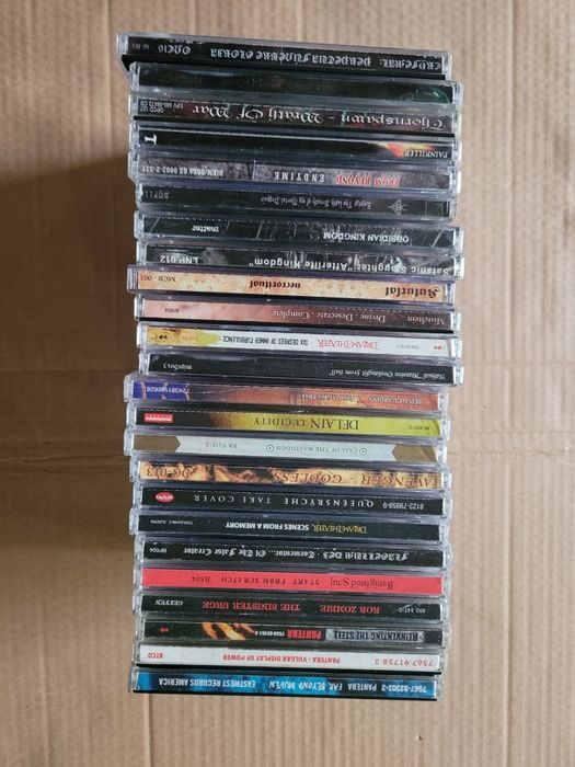 24 cds de musica Metal