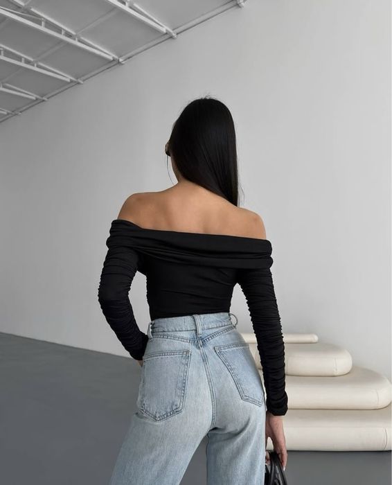 Боді зі спущеними полечима