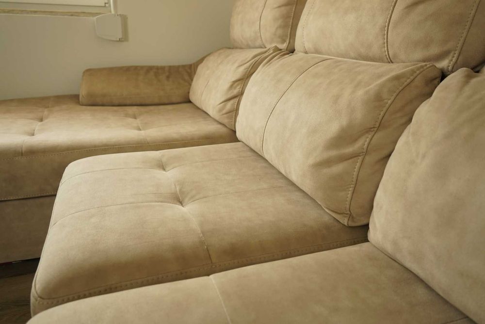 Sofá chaise longue | 2.95m | Microfibra cor creme | Bom estado
