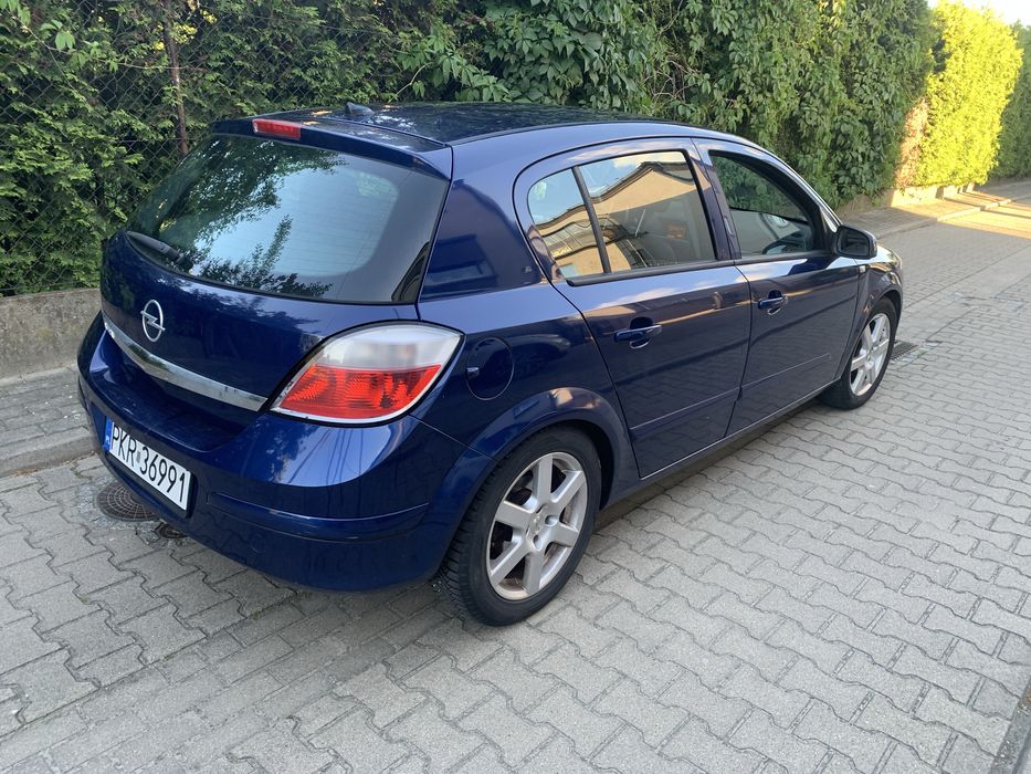 Astra h 2006 rok benzyna