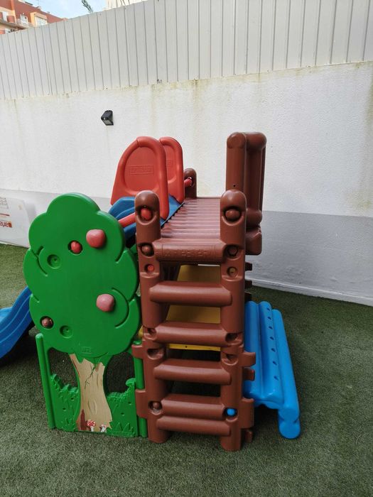 Escorrega infantil Casa do Bosque da Feber