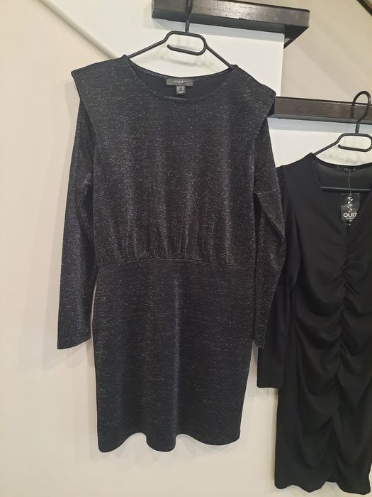 Super sukienka elastyczna i wyszczuplająca czarna z połyskiem