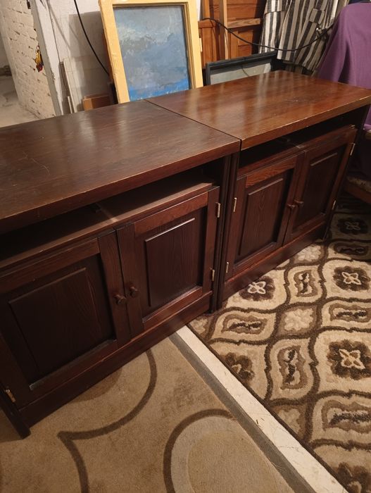 Komódki niskie, trzy sztuki.