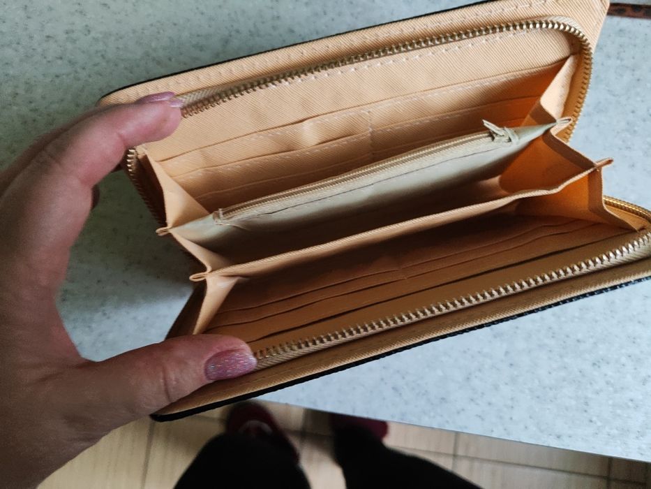 Женский кошелек.