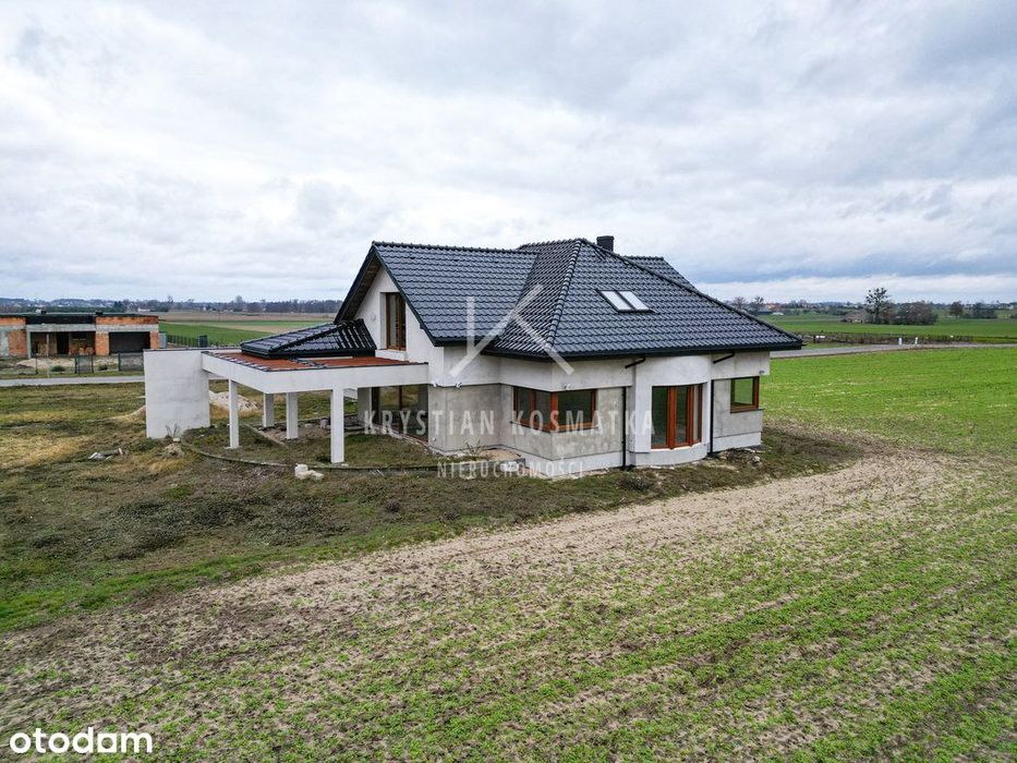 Nowoczesny dom pod lasem wraz z projektem wnętrza.