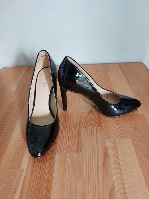 Buty na obcasie lakierowane/błyszczące