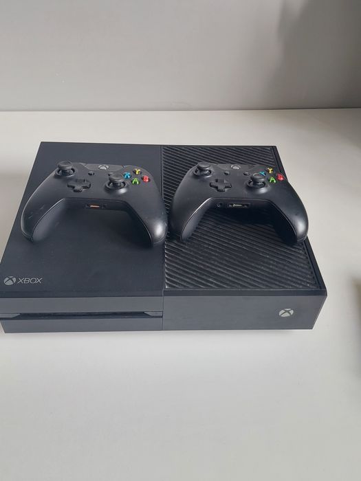 Xbox one + 2 pady