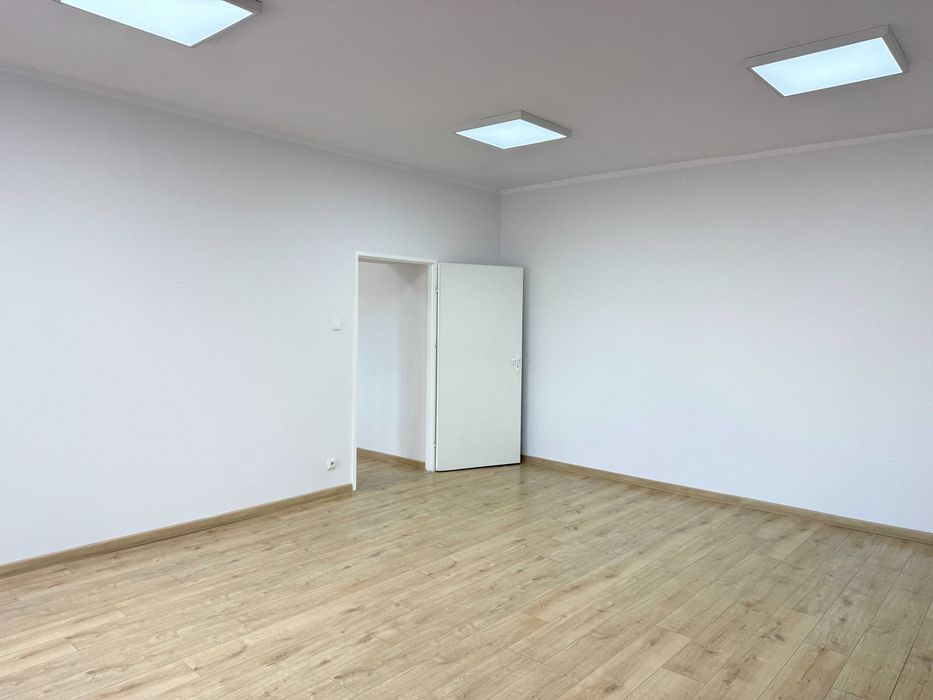 Wynajmę biuro składające się z dwóch pomieszczeń 30 m2 +14 m2